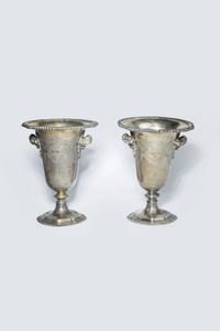 COPPIA DI VASI IN ARGENTO - H cm 26 Peso gr 1539  2 e 1526 7 citt di Mosca  84 Zolotnik  anno 1778. argentiere non specificato. Corpo inciso  [..]