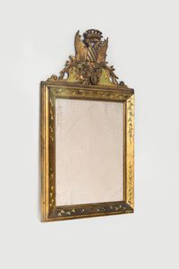 SPECCHIERA - 123 5x73 5 in legno dorato; cimasa decorata con aquila bicefala coronata; lati dipinti con motivo di edera rampicante.  [..]