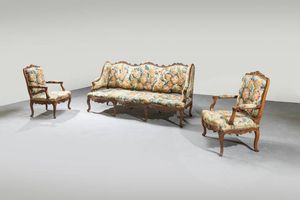 DIVANO CON DUE POLTRONE - 109x214x72 101x68x60 Francia met del XVIII  in legno di noce e tessuto Aubusson.