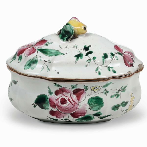 Zuccheriera<BR>Lodi, Manifattura di Antonio Ferretti, 1770-1790<BR><BR>  - Asta Maioliche e Porcellane - Associazione Nazionale - Case d'Asta italiane