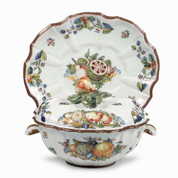 Zuppiera con presentatoio<BR>Nove, Manifattura Antonibon, 1750-1770 circa  - Asta Maioliche e Porcellane - Associazione Nazionale - Case d'Asta italiane