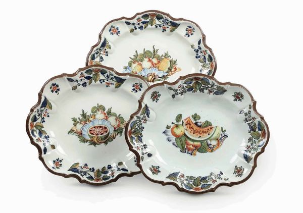 Tre grandi piatti ovali.<BR>Nove, manifattura Antonibon, 1750-1770 circa  - Asta Maioliche e Porcellane - Associazione Nazionale - Case d'Asta italiane