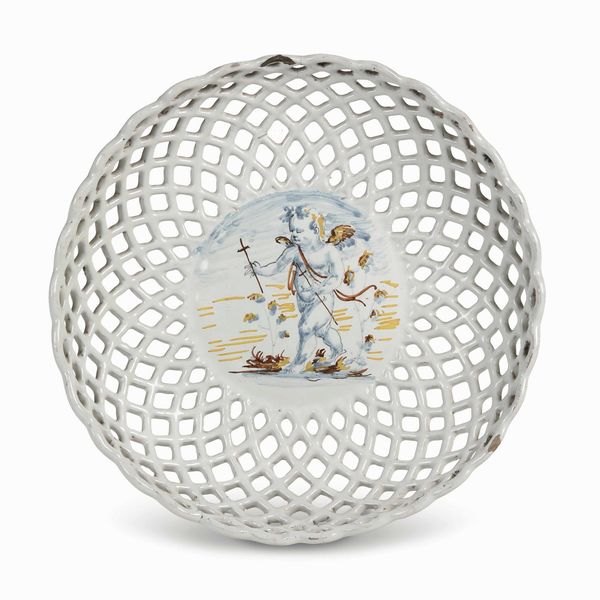 Coppa traforata<BR>Faenza, prima met del XVII secolo  - Asta Maioliche e Porcellane - Associazione Nazionale - Case d'Asta italiane