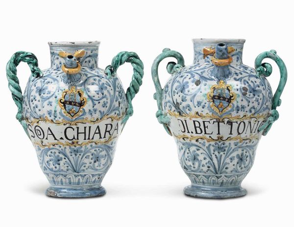 Coppia di anfore biansate<BR>Siena, 1691  - Asta Maioliche e Porcellane - Associazione Nazionale - Case d'Asta italiane