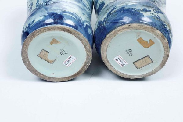 Insieme di quattro albarelli<BR>Savona, fine del XVII secolo  - Asta Maioliche e Porcellane - Associazione Nazionale - Case d'Asta italiane