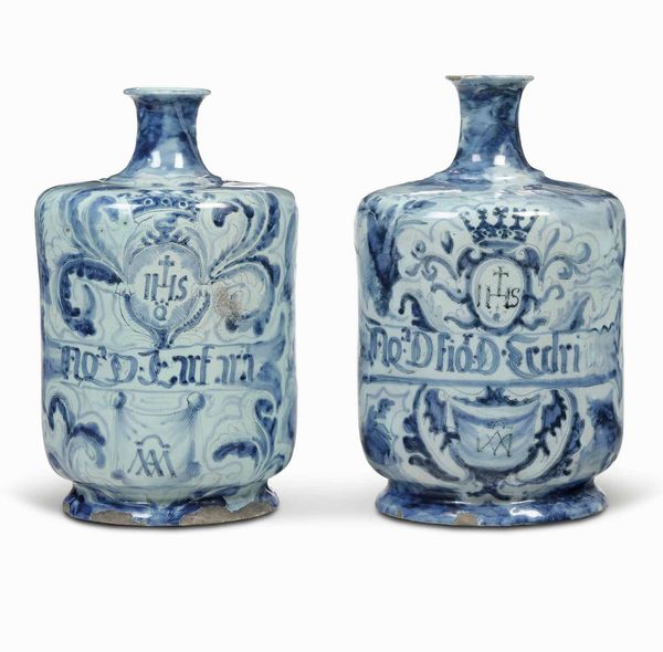 Coppia di grandi e rare bottiglie<BR>Savona, verso la fine del XVII secolo<BR><BR>  - Asta Maioliche e Porcellane - Associazione Nazionale - Case d'Asta italiane