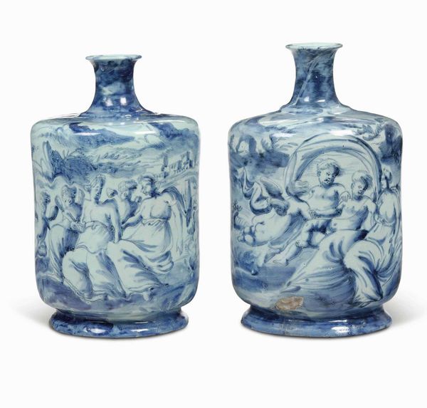 Coppia di grandi e rare bottiglie<BR>Savona, verso la fine del XVII secolo<BR><BR>  - Asta Maioliche e Porcellane - Associazione Nazionale - Case d'Asta italiane