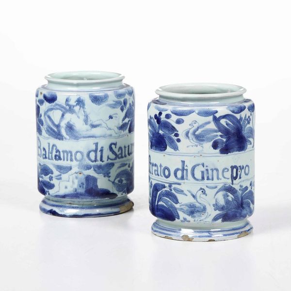 Coppia di albarelli<BR>Savona, fine del XVII o inizio del XVIII secolo<BR><BR>  - Asta Maioliche e Porcellane - Associazione Nazionale - Case d'Asta italiane