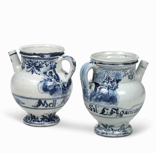 Coppia di orcioli<BR>Savona, Manifattura Chiodo, forse dipinto da G.A. Ratti, 1725-1750  <BR>  - Asta Maioliche e Porcellane - Associazione Nazionale - Case d'Asta italiane