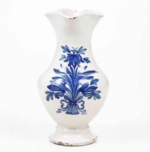 Versatore<BR>Castelli, XVIII secolo  - Asta Maioliche e Porcellane - Associazione Nazionale - Case d'Asta italiane