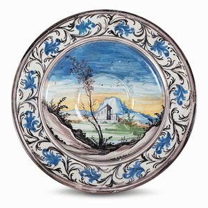 Grande piatto<BR>Pavia, inizio del XVIII secolo  - Asta Maioliche e Porcellane - Associazione Nazionale - Case d'Asta italiane