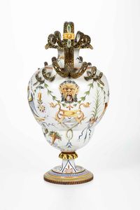 Vaso con manici a serpi e decoro a raffaellesche<BR>1878-1879 circa<BR>  - Asta Maioliche e Porcellane - Associazione Nazionale - Case d'Asta italiane