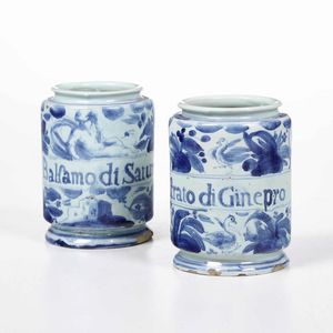 Coppia di albarelli<BR>Savona, fine del XVII o inizio del XVIII secolo<BR><BR>  - Asta Maioliche e Porcellane - Associazione Nazionale - Case d'Asta italiane