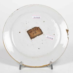 Piccolo piatto<BR>Castelli dAbruzzo, seconda met del XVIII secolo<BR>  - Asta Maioliche e Porcellane - Associazione Nazionale - Case d'Asta italiane
