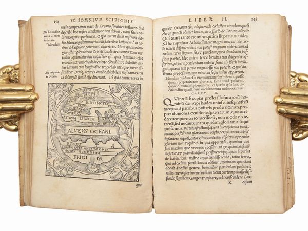 AMBROSIUS AURELIUS THEODOSIUS MACROBIUS : In somnium Scipionis, Lib. II. Saturnaliorum, Lib. VII...  - Asta La Collezione Bucciarelli: libri antichi ed incunaboli - Associazione Nazionale - Case d'Asta italiane