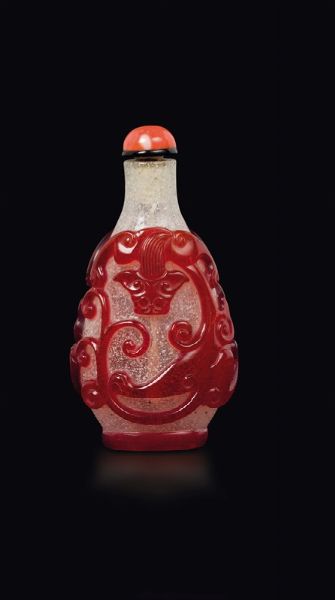 Snuff bottle in vetro con decoro rosso a rilievo, Cina, Dinastia Qing, XIX secolo  - Asta Fine Chinese Works of Art - Associazione Nazionale - Case d'Asta italiane