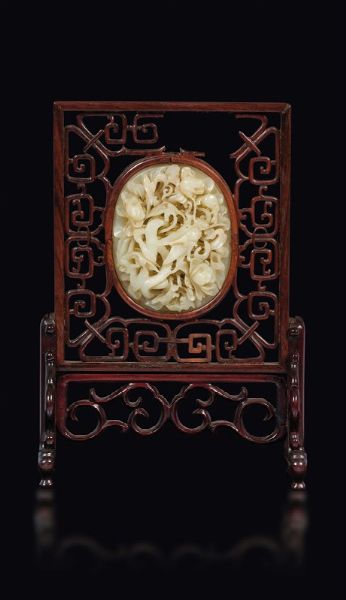 Paravento da tavolo in legno con placca in giada bianca, Cina, Dinastia Yuan (1279-1368)  - Asta Fine Chinese Works of Art - Associazione Nazionale - Case d'Asta italiane