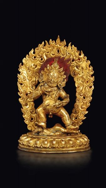 Figura di EkaviraMahakala in bronzo dorato con aura, Tibet, XVII secolo  - Asta Fine Chinese Works of Art - Associazione Nazionale - Case d'Asta italiane