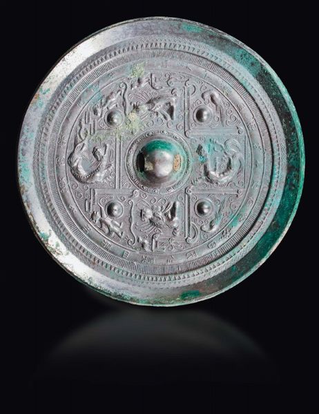 Specchio Bo Ju in bronzo sbalzato, Cina, Dinastia Han (206 a.C.- 220 d.C.)  - Asta Fine Chinese Works of Art - Associazione Nazionale - Case d'Asta italiane