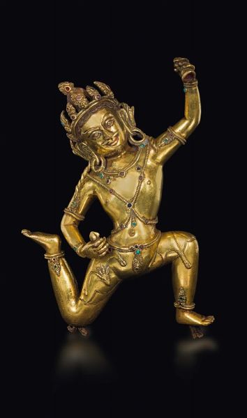 Figura di Nagaraja in bronzo dorato con campana e dorje con innesti in pietre dure, Tibet, XVII secolo  - Asta Fine Chinese Works of Art - Associazione Nazionale - Case d'Asta italiane