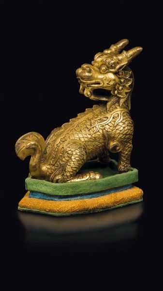 Figura di cane di Pho in bronzo dorato, Cina, Dinastia Qing, XVIII secolo  - Asta Fine Chinese Works of Art - Associazione Nazionale - Case d'Asta italiane