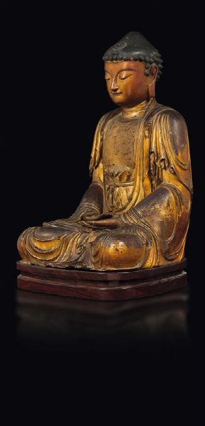 Figura di Buddha seduto in legno laccato e dorato, Cina, Dinastia Ming, XVI secolo  - Asta Fine Chinese Works of Art - Associazione Nazionale - Case d'Asta italiane