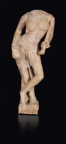 Figura acefala scolpita in pietra, Rajasthan, XI/XII secolo  - Asta Fine Chinese Works of Art - Associazione Nazionale - Case d'Asta italiane