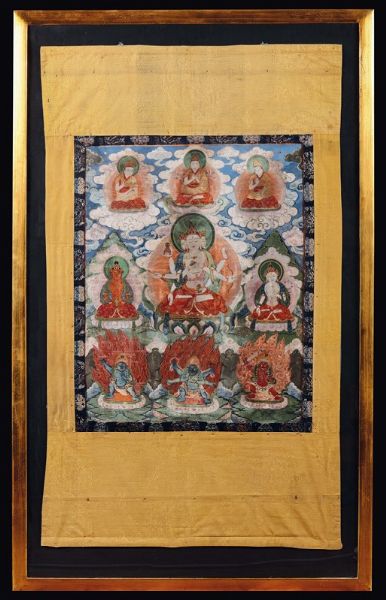 Tanka incorniciato a nove divinit con figura centrale di Ushnishavijaya, Tibet, XVIII secolo  - Asta Fine Chinese Works of Art - Associazione Nazionale - Case d'Asta italiane