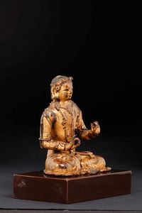 Figura di Buddha seduto in legno di zitan dorato, Cina, Dinastia Yuan (1279-1368)  - Asta Fine Chinese Works of Art - Associazione Nazionale - Case d'Asta italiane