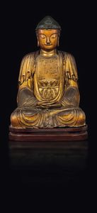 Figura di Buddha seduto in legno laccato e dorato, Cina, Dinastia Ming, XVI secolo  - Asta Fine Chinese Works of Art - Associazione Nazionale - Case d'Asta italiane
