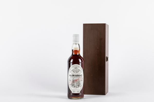Scozia : Glen Grant 1963 Gordon & MacPhail  - Asta Vini e distillati - Associazione Nazionale - Case d'Asta italiane