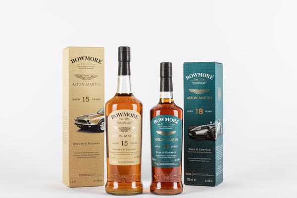 Scozia : Bowmore Aston Martin Edition 15 and 18 YO (2 BT - 100 e 70 cl)  - Asta Vini e distillati - Associazione Nazionale - Case d'Asta italiane