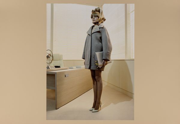 Miles Aldridge : Beige #9  - Asta Christmas Pop: arte, sneakers e design - Associazione Nazionale - Case d'Asta italiane