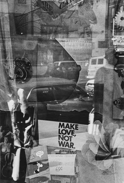 Mario de Biasi : Senza titolo (Make love, not war)  - Asta Christmas Pop: arte, sneakers e design - Associazione Nazionale - Case d'Asta italiane