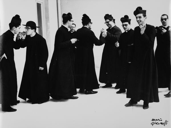 Mario Giacomelli : Io non ho mani che mi accarezzino il volto  - Asta Christmas Pop: arte, sneakers e design - Associazione Nazionale - Case d'Asta italiane