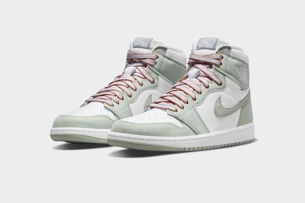 Nike : Jordan 1 High Seafoam / Taglia US 8.5 EUR 42  - Asta Christmas Pop: arte, sneakers e design - Associazione Nazionale - Case d'Asta italiane