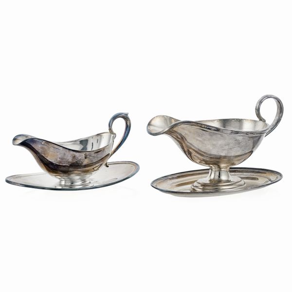 Gruppo di oggetti in metallo argentato (2)  - Asta Argenti e L'Arte della tavola - Associazione Nazionale - Case d'Asta italiane