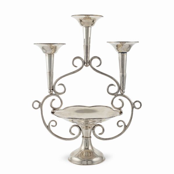 Centrotavola epergne in metallo argentato  - Asta Argenti e L'Arte della tavola - Associazione Nazionale - Case d'Asta italiane