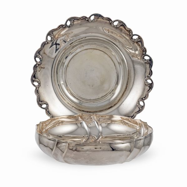 Gruppo di oggetti in argento (2)  - Asta Argenti e L'Arte della tavola - Associazione Nazionale - Case d'Asta italiane