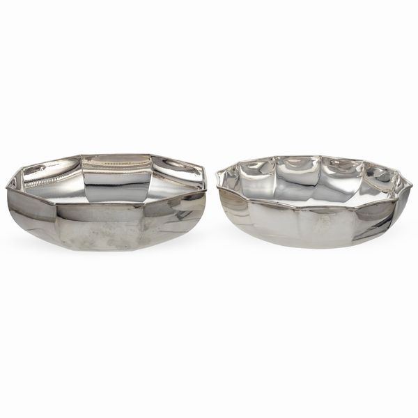 Due centrotavola in argento  - Asta Argenti e L'Arte della tavola - Associazione Nazionale - Case d'Asta italiane