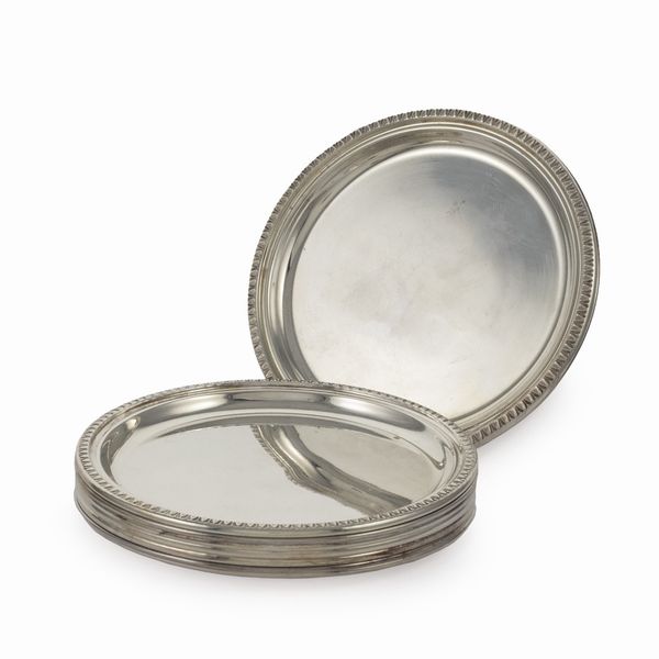 Gruppo di piattini portapane in argento (9)  - Asta Argenti e L'Arte della tavola - Associazione Nazionale - Case d'Asta italiane