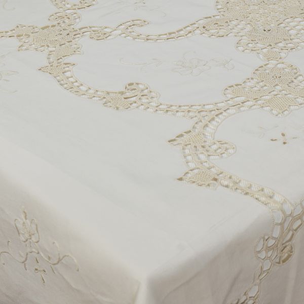 Tovaglia rotonda con 8 tovaglioli in lino ecr  - Asta Argenti e L'Arte della tavola - Associazione Nazionale - Case d'Asta italiane