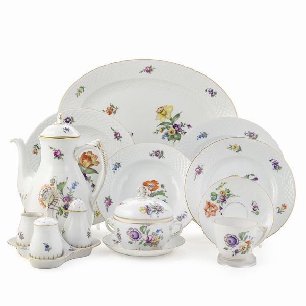 Bing & Grondahl, servizio da tavola  (220)  - Asta Argenti e L'Arte della tavola - Associazione Nazionale - Case d'Asta italiane