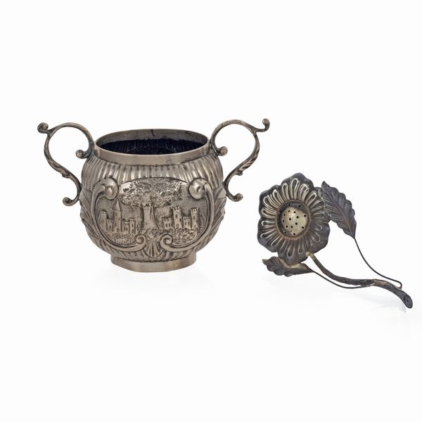 Gruppo di oggetti in argento (2)  - Asta Argenti e L'Arte della tavola - Associazione Nazionale - Case d'Asta italiane