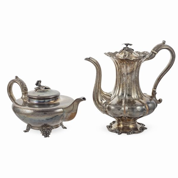 Gruppo di oggetti in metallo argentato (2)  - Asta Argenti e L'Arte della tavola - Associazione Nazionale - Case d'Asta italiane