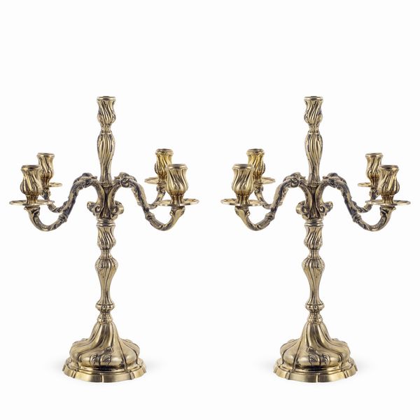 Coppia di candelabri a cinque luci in argento stile Luigi XV  - Asta Argenti e L'Arte della tavola - Associazione Nazionale - Case d'Asta italiane