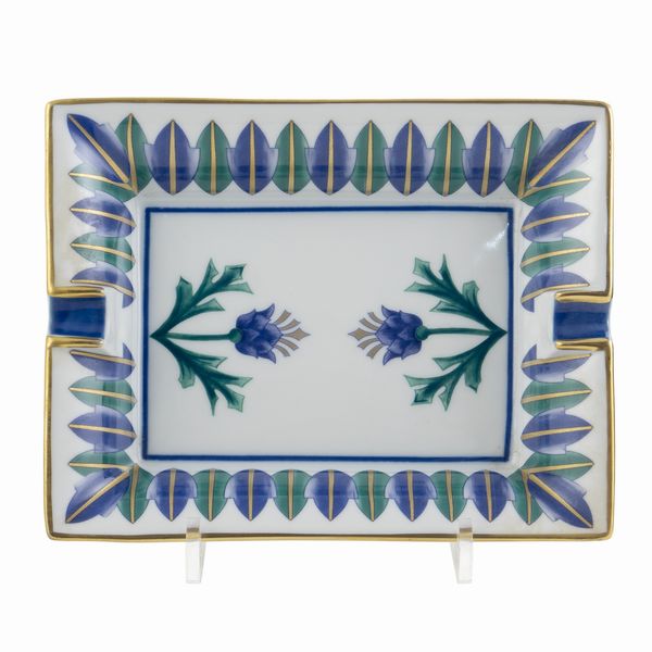 Posacenere in porcellana policroma  - Asta Argenti e L'Arte della tavola - Associazione Nazionale - Case d'Asta italiane