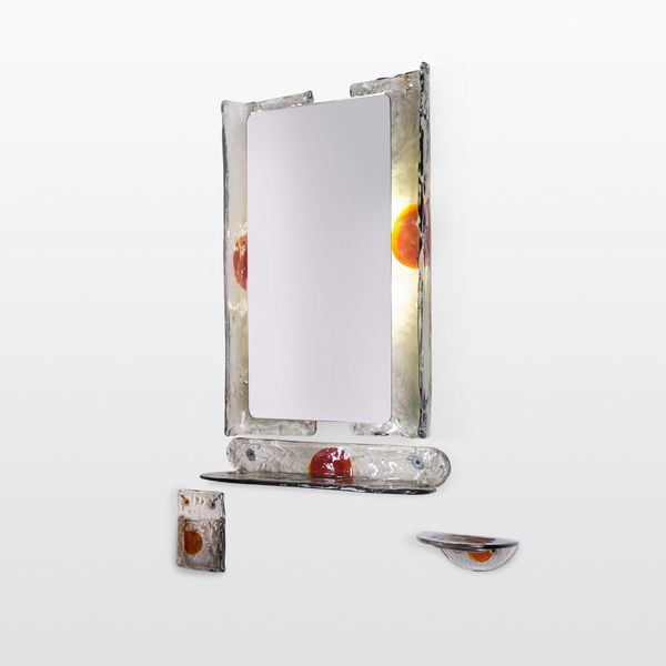 AV MAZZEGA : Specchiera luminosa con elementi portaoggetti  - Asta Design - Associazione Nazionale - Case d'Asta italiane