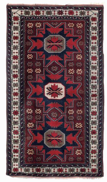 Tappeto Shirvan, Caucaso inizio XX secolo  - Asta Tappeti Antichi - Associazione Nazionale - Case d'Asta italiane