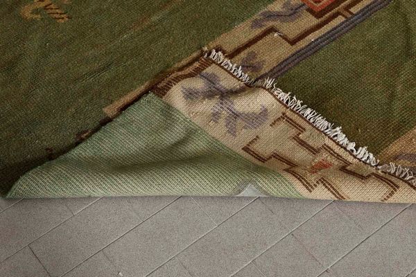 Frammento di Savonnerie Francia inizio XX secolo  - Asta Tappeti Antichi - Associazione Nazionale - Case d'Asta italiane